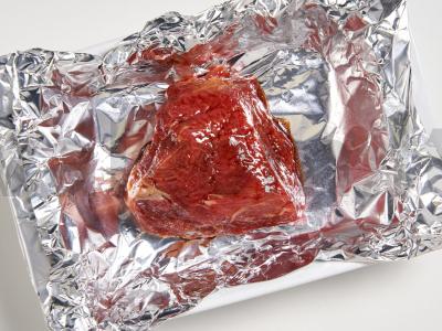 Sultinga jautiena su česnaku ir džiovintais slyvomis Žingsnis 6