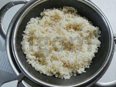 Rulonai su midijomis, agurku ir lydytu sūriu Žingsnis 1