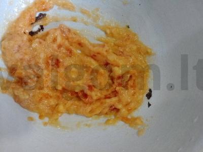 Abrikosų džemo pyragas su razinomis ir datulėmis Žingsnis 1