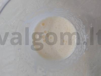 Abrikosų džemo pyragas su razinomis ir datulėmis Žingsnis 3