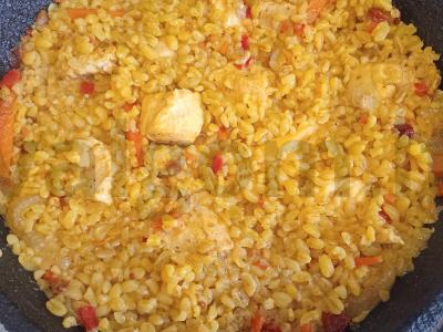 Bulguro plovas su kalakutiena, kalendra ir granato sėklomis Žingsnis 7