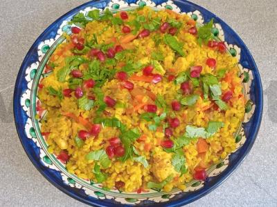 Bulguro plovas su kalakutiena, kalendra ir granato sėklomis pagrindine nuotrauka