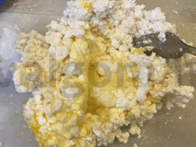 Varškės bandelės su moliūgo sėklomis ir sezamu Žingsnis 1