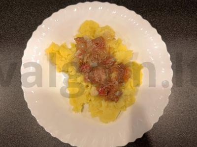 Bulvių košė su jautienos troškiniu pagrindine nuotrauka