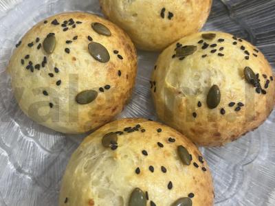 Varškės bandelės su moliūgo sėklomis ir sezamu pagrindine nuotrauka