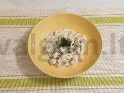 Vištienos filė, troškinta grietinėje pagrindine nuotrauka