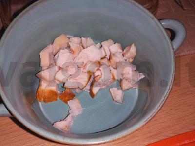 Salotos su rūkytomis vištienos krūtinėlėmis ir kukurūzais Žingsnis 1