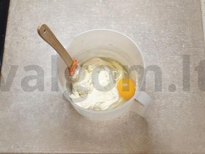 Švelnūs keksiukai su apelsinų žievele Žingsnis 2