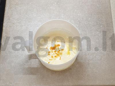 Švelnūs keksiukai su apelsinų žievele Žingsnis 4