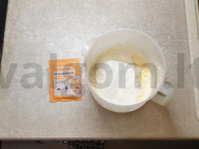 Švelnūs keksiukai su apelsinų žievele Žingsnis 5