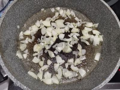 Vištienos kepenėlės grietinėje Žingsnis 1