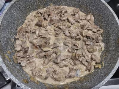 Vištienos kepenėlės grietinėje Žingsnis 5