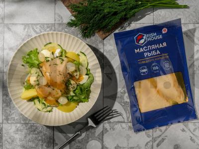 Salotos su riebia žuvimi ir jauna bulve pagrindine nuotrauka