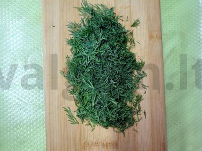 Sultingas salotas su daržovėmis, kiaušiniais ir žolelėmis Žingsnis 1