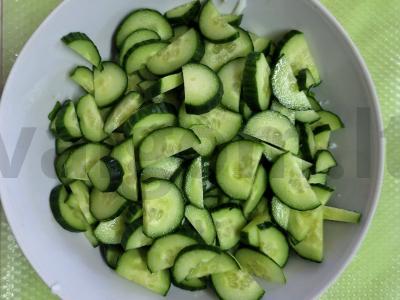 Sultingas salotas su daržovėmis, kiaušiniais ir žolelėmis Žingsnis 4