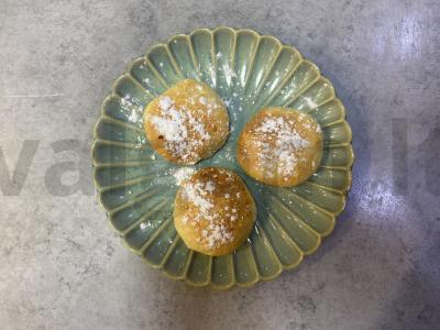 Sūrio blynai su kokosų drožlėmis, kepti orkaitėje pagrindine nuotrauka