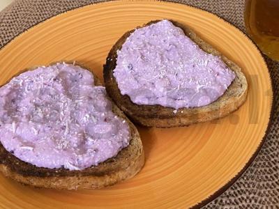 Tostai su varške ir serbentais pagrindine nuotrauka