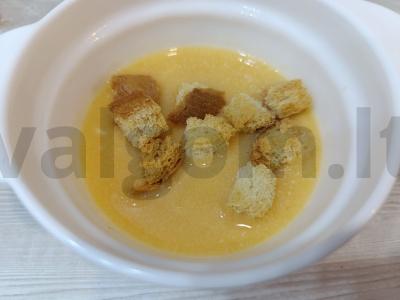 Tirštas daržovių sriuba su lydytu sūriu pagrindine nuotrauka