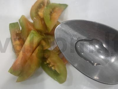 Žalios marinuotos pomidorai su česnaku padažu Žingsnis 2