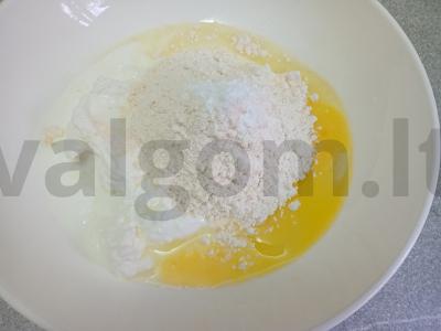 Blynai su minkštu varškės sūriu, vaniliniu cukrumi ir karamele Žingsnis 3