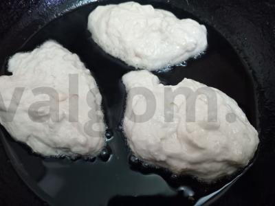 Blynai su minkštu varškės sūriu, vaniliniu cukrumi ir karamele Žingsnis 5