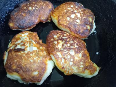 Blynai su minkštu varškės sūriu, vaniliniu cukrumi ir karamele Žingsnis 6