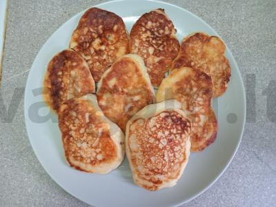 Blynai su minkštu varškės sūriu, vaniliniu cukrumi ir karamele Žingsnis 7