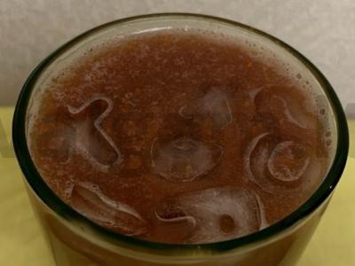 Gaivus vaisių kokteilis su vyšnių sultimis pagrindine nuotrauka