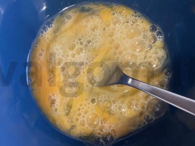 Kiaušinių ritinėliai su mėsos paštetu ir sūriu Žingsnis 1