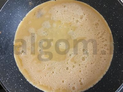 Kiaušinių ritinėliai su mėsos paštetu ir sūriu Žingsnis 2