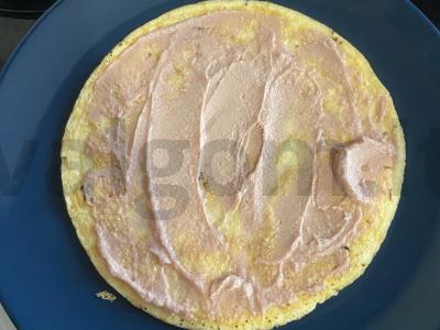 Kiaušinių ritinėliai su mėsos paštetu ir sūriu Žingsnis 3