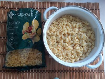 Makaronai su daržovėmis ir pomidorų pasta kaip garnyras Žingsnis 2