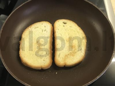 Tostai su pomidorais ir varškės sūriu Žingsnis 1