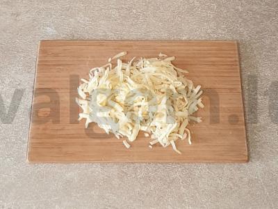 Sūdyti blynai su sūriu Žingsnis 2