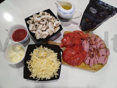 Namų pica su pievagrybiais ir rūkytomis dešromis Žingsnis 1