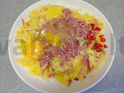 Bulviniai blynai su rūkytomis dešromis ir čili pipirais Žingsnis 4