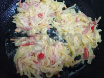 Bulviniai blynai su rūkytomis dešromis ir čili pipirais Žingsnis 8