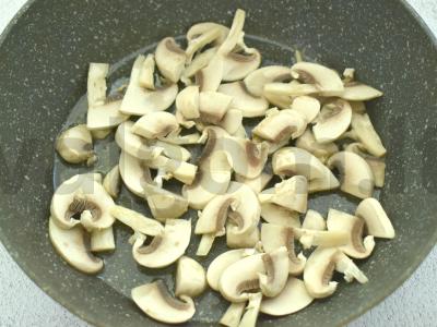 Kiaušinienė su grybais ir dešra pusryčiams Žingsnis 2