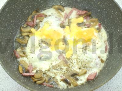 Kiaušinienė su grybais ir dešra pusryčiams Žingsnis 6