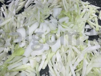 Paprasti pyragėliai su kopūstais ir česnaku pipirais Žingsnis 2