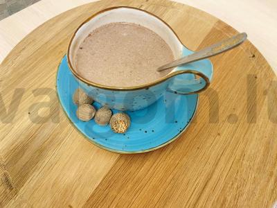 Kakava su muskato riešutu pagrindine nuotrauka