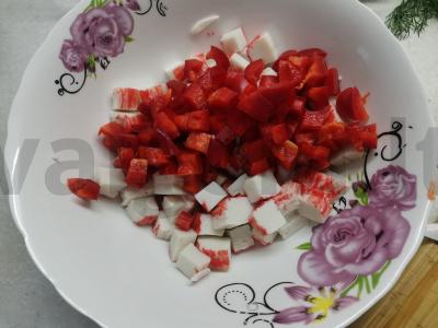 Salotas su krabų lazdelėmis ir kopūstais Žingsnis 2