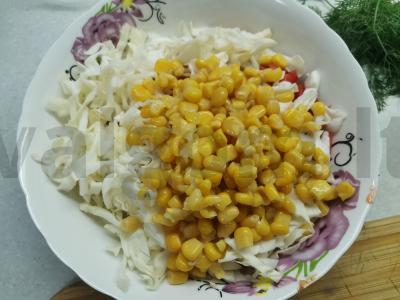 Salotas su krabų lazdelėmis ir kopūstais Žingsnis 3