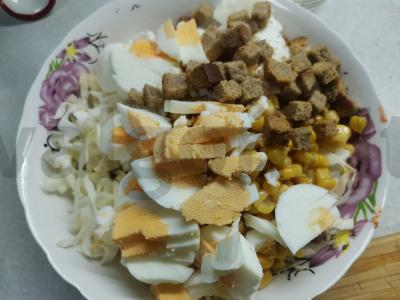 Salotas su krabų lazdelėmis ir kopūstais Žingsnis 4