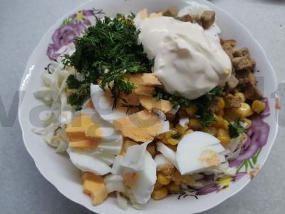 Salotas su krabų lazdelėmis ir kopūstais Žingsnis 5