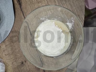 Namų osėtinė pyragas su gauda sūriu ir žolelėmis Žingsnis 2