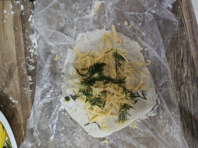 Namų osėtinė pyragas su gauda sūriu ir žolelėmis Žingsnis 5