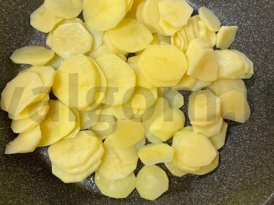 Bulvės su grybais ir vištiena Žingsnis 1