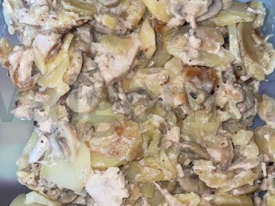 Bulvės su grybais ir vištiena pagrindine nuotrauka