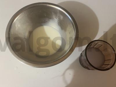 Ažūriniai blynai su saldžiuoju pienu Žingsnis 1